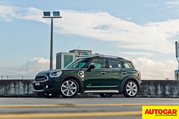 Side profile image of the Mini Countryman Plug-In Hybrid