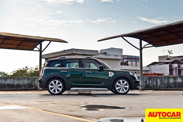 Side profile image of the Mini Countryman Plug-In Hybrid