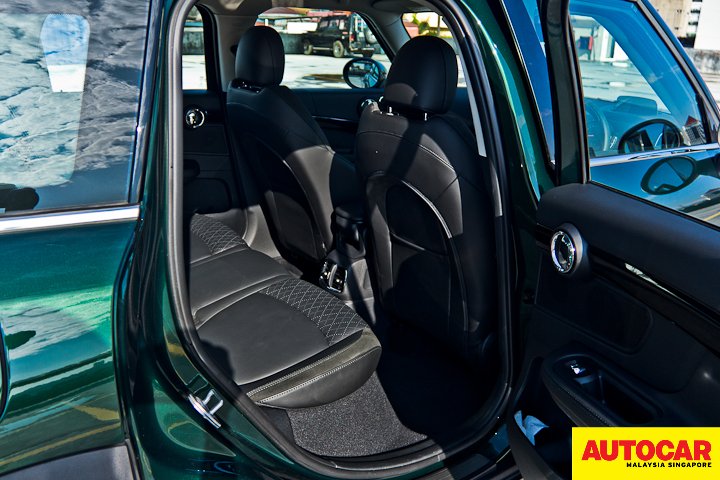 Rear leg room image of the Mini Countryman Plug-In Hybrid