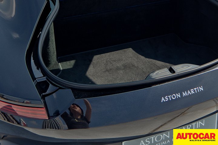 Driving skincare steps to keep your skin from harmful UV rays while driving
