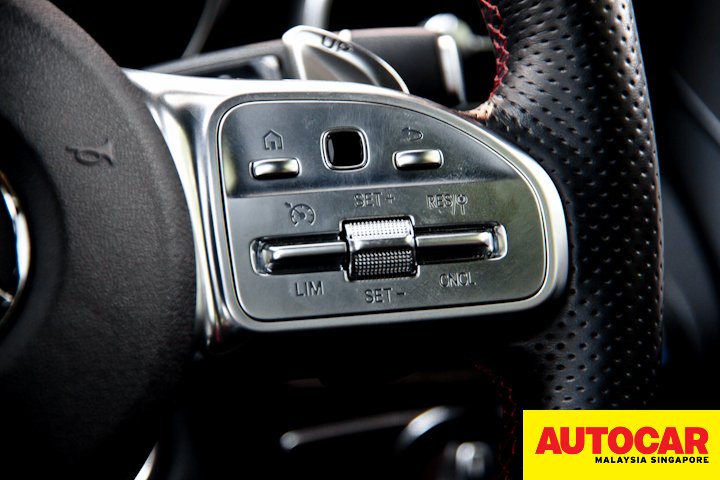 Mercedes-AMG C 43 steering controls