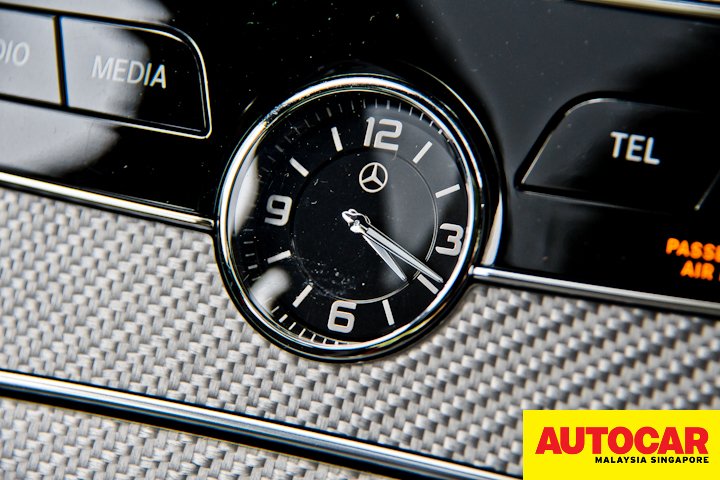 Mercedes-AMG C 43 analogue clock