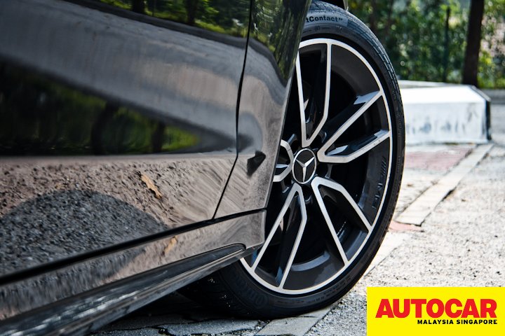 Mercedes-AMG C 43 19-inch alloy wheel