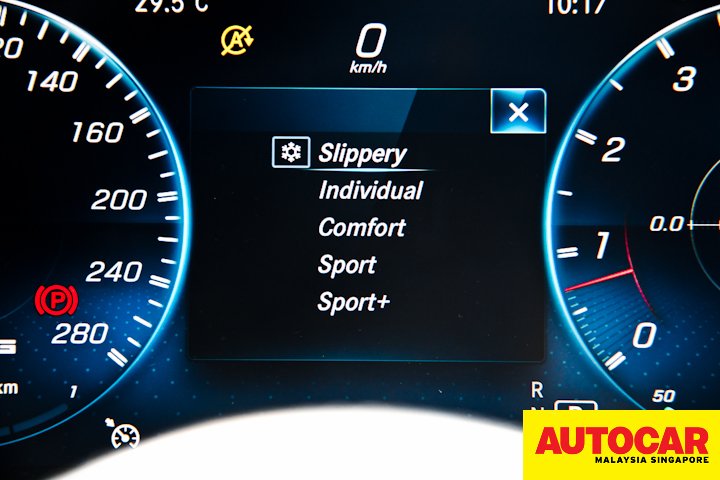 Mercedes-AMG C 43 COMAND drive mode menu on instrument cluster