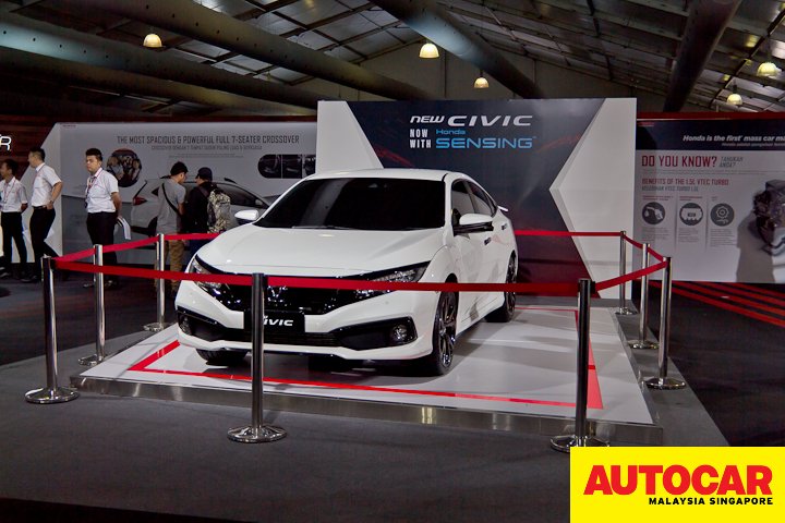 Honda Malaysia achieved 900,000th units sales unit, gave nine cars away
