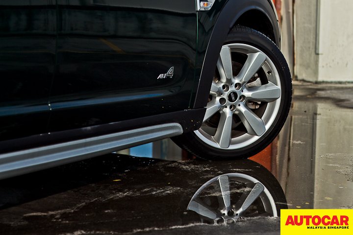 Alloy wheel image of the Mini Countryman Plug-In Hybrid