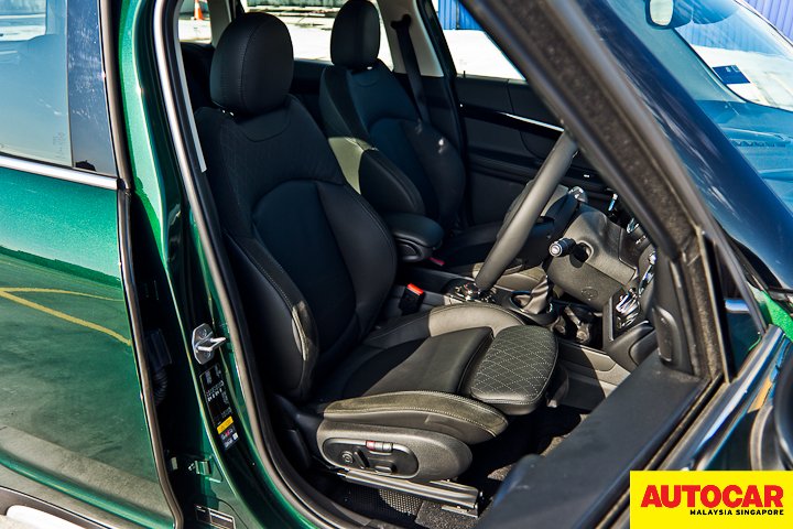 Front seat image of the Mini Countryman Plug-In Hybrid