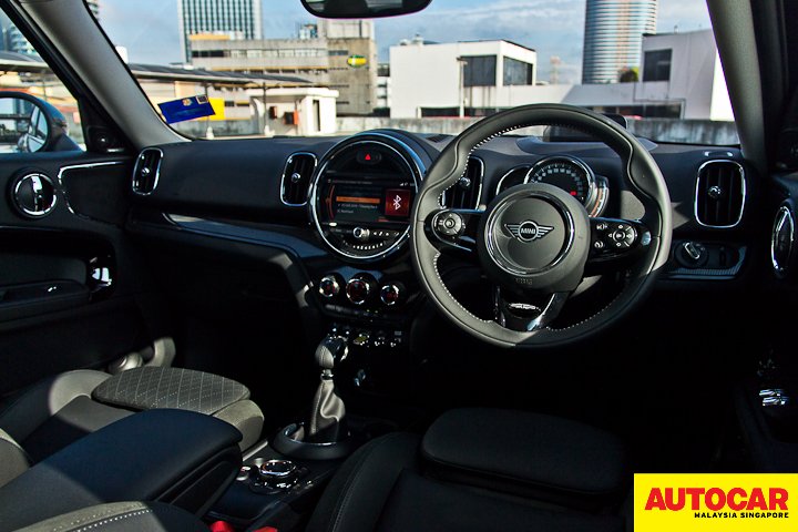 Dashboard shot of the Mini Countryman Plug-In Hybrid