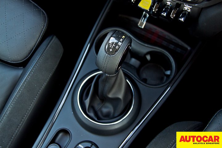 Gear selector image of the Mini Countryman Plug-In Hybrid