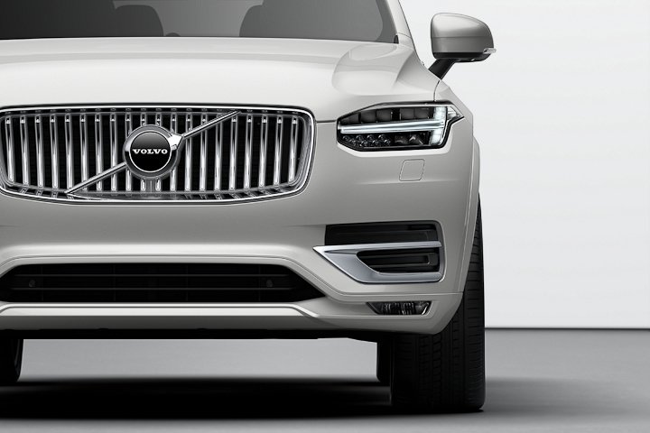 Image of the Volvo XC90 front showing updated grille and front bumper